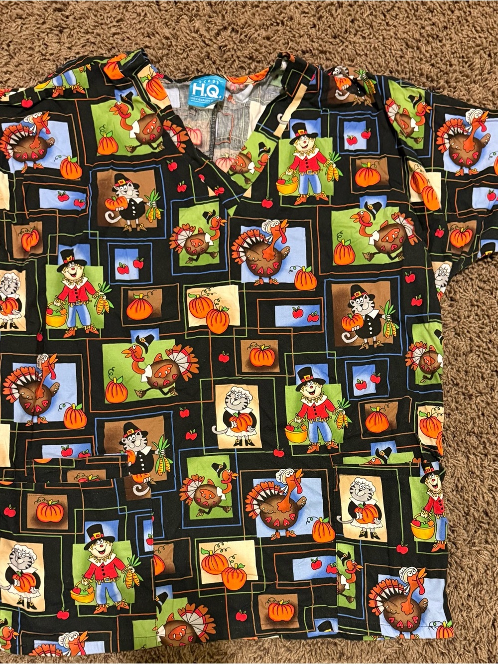 Women’s printed scrub top